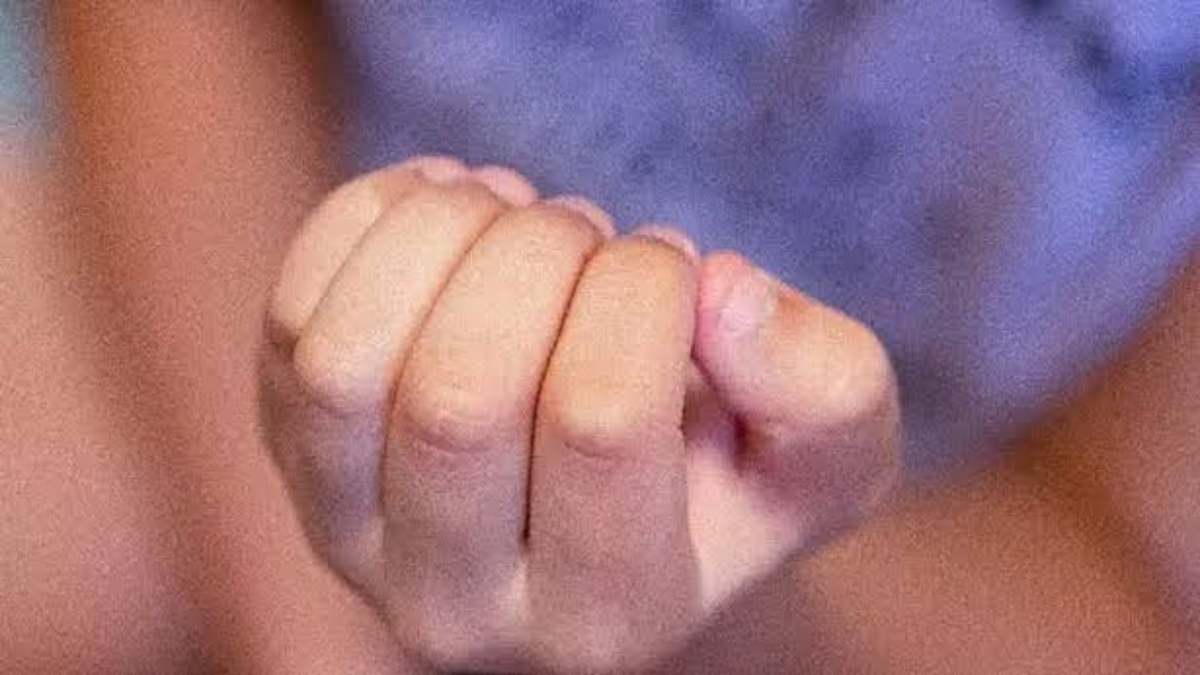 नाखूनों का रहस्य: जानिए, आपके नाखून क्या कहते हैं आपके स्वास्थ्य और भविष्य के बारे में…