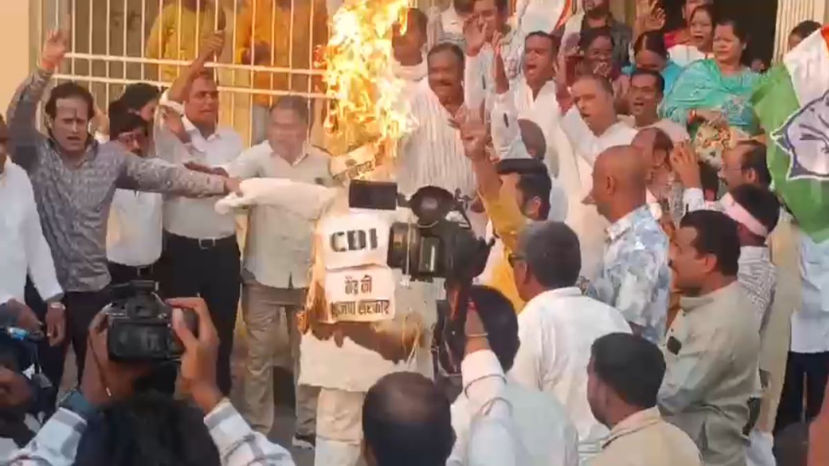 CBI की Raid को लेकर कांग्रेस आक्रोशित, प्रदेशभर में सेंट्रल जांच एजेंसी का किया पुतला दहन