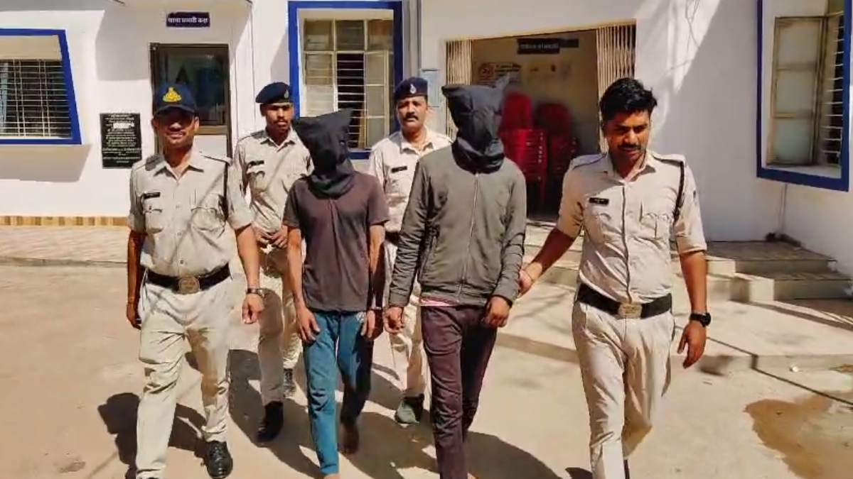 शराब तस्करों पर खाकी का शिकंजा: अंग्रेजी दारू के साथ धराए 2 शातिर, पुलिस को गच्चा देने लगाया था ये दिमाग