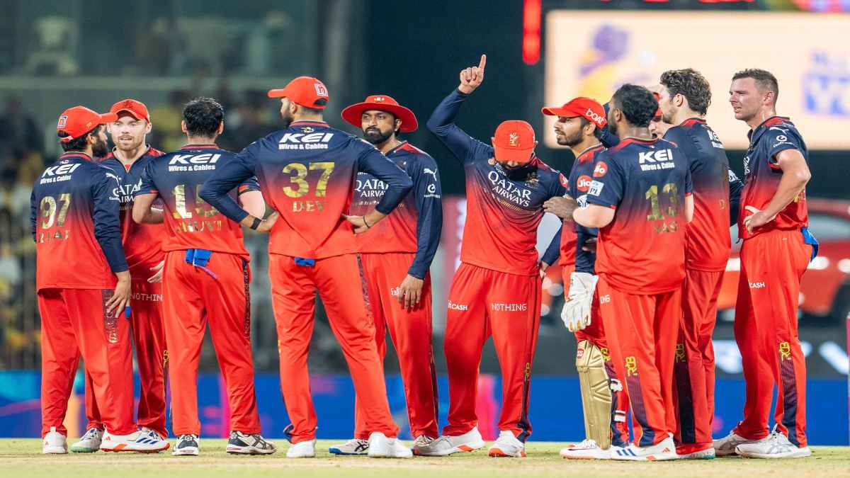 RCB vs CSK, IPL 2025 : 17 साल बाद चेपॉक में जीता बेंगलुरु, चेन्नई को 50 रनों से हराया, पाटीदार ने जड़ा अर्धशतक, हेजलवुड ने लिए 3 विकेट