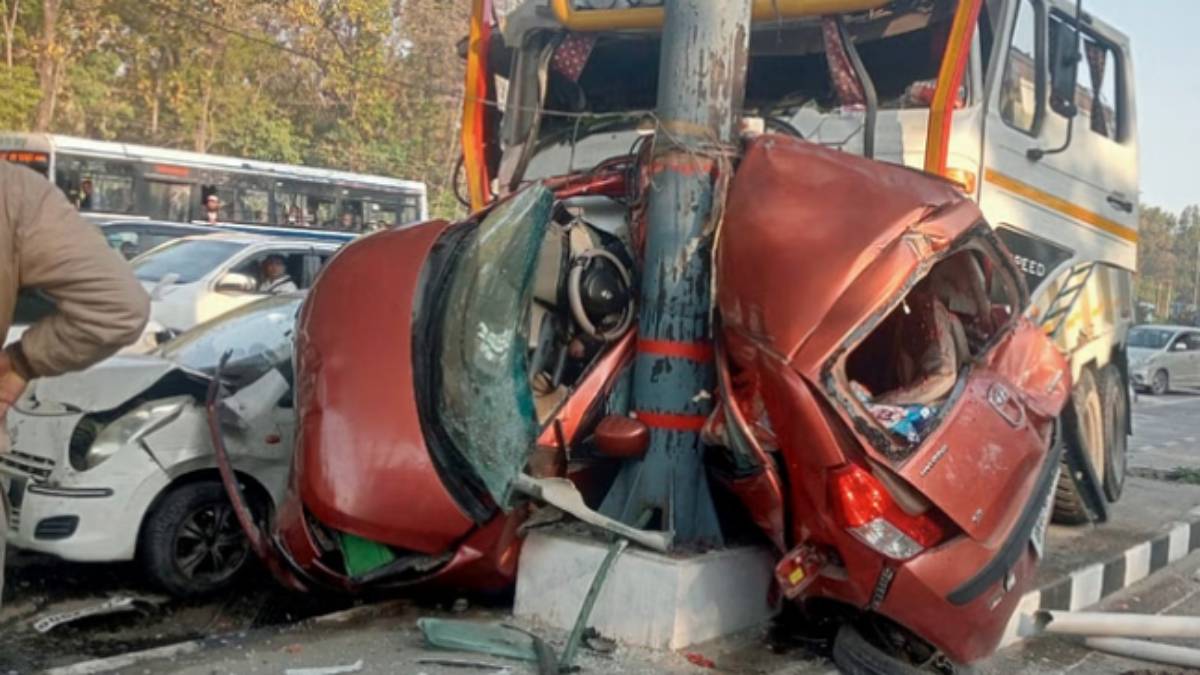 काल बना डंपर… तीन कारों में मारी जोरदार टक्कर, हादसे में 2 की उखड़ी सांसें