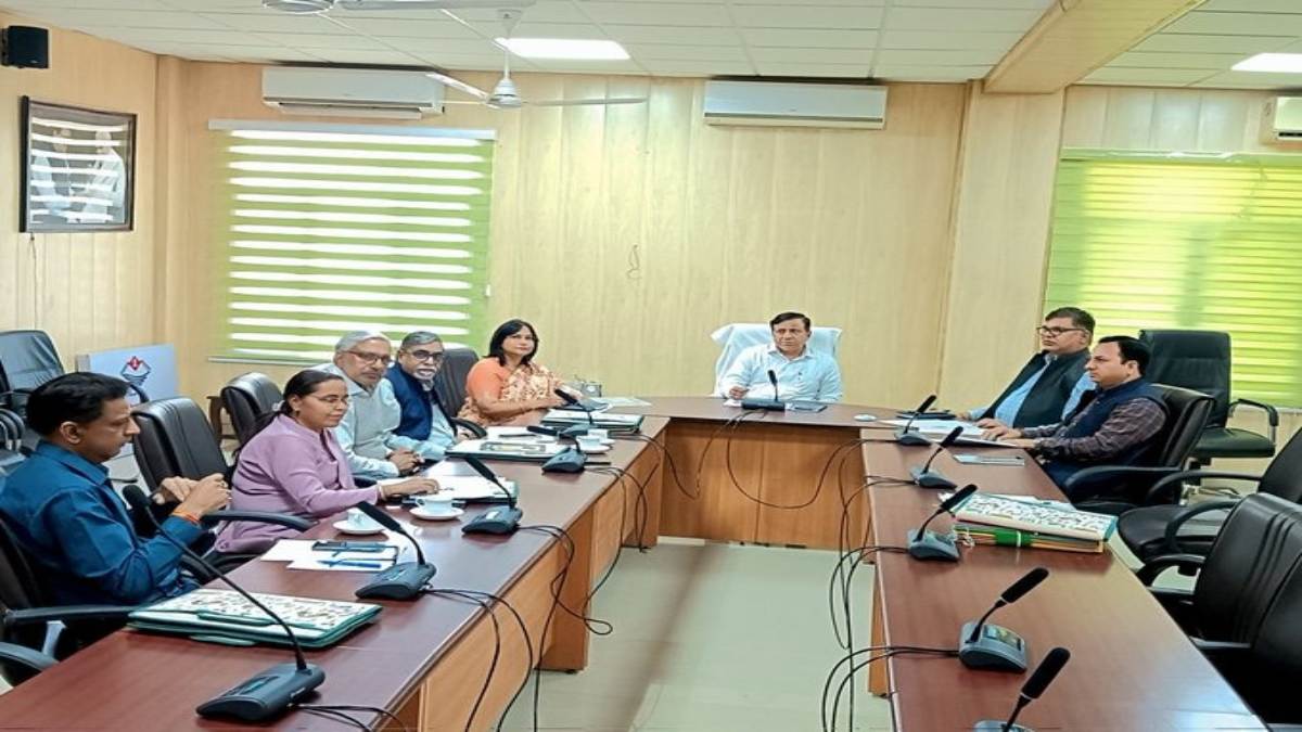 Uttarakhand News: डीजी सूचना ने मुख्यमंत्री पत्रकार सम्मान पेंशन योजना समिति की ली बैठक, दिए ये दिशा निर्देश