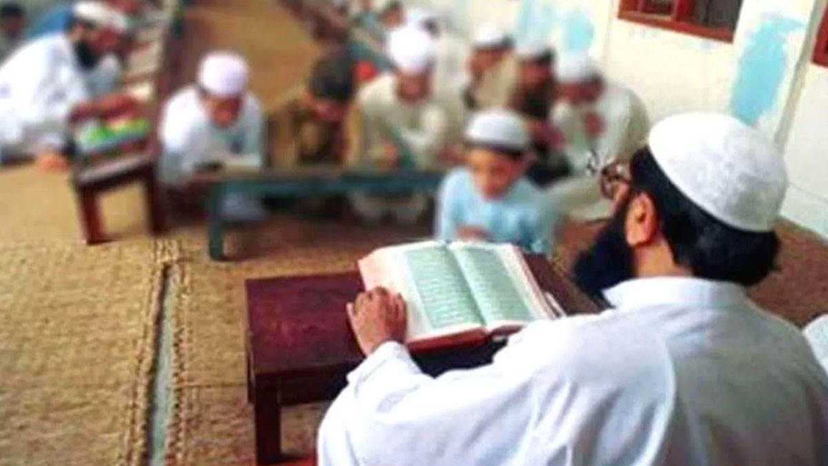 एक्शन में धामी सरकार: अवैध मदरसों की फंडिंग की होगी जांच, जिला स्तर पर बनाई गई कमेटी