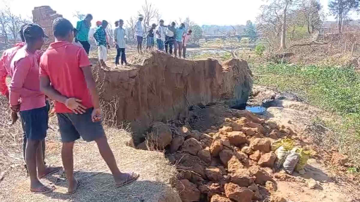 अवैध खदान से कोयला निकाल रहे दो ग्रामीण दबे, पांच दिन बाद मिली घटना की जानकारी, सत्ताधारी दल के नेता से जुड़ रहा कनेक्शन…