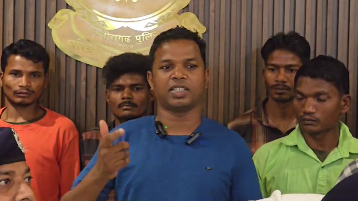 गंगालूर एरिया कमेटी DVCM दिनेश मोडियाम सहित 17 नक्सलियों ने किया समर्पण, अलग-अलग थानों में दर्ज हैं 26 अपराध और 82 स्थाई वारंट…