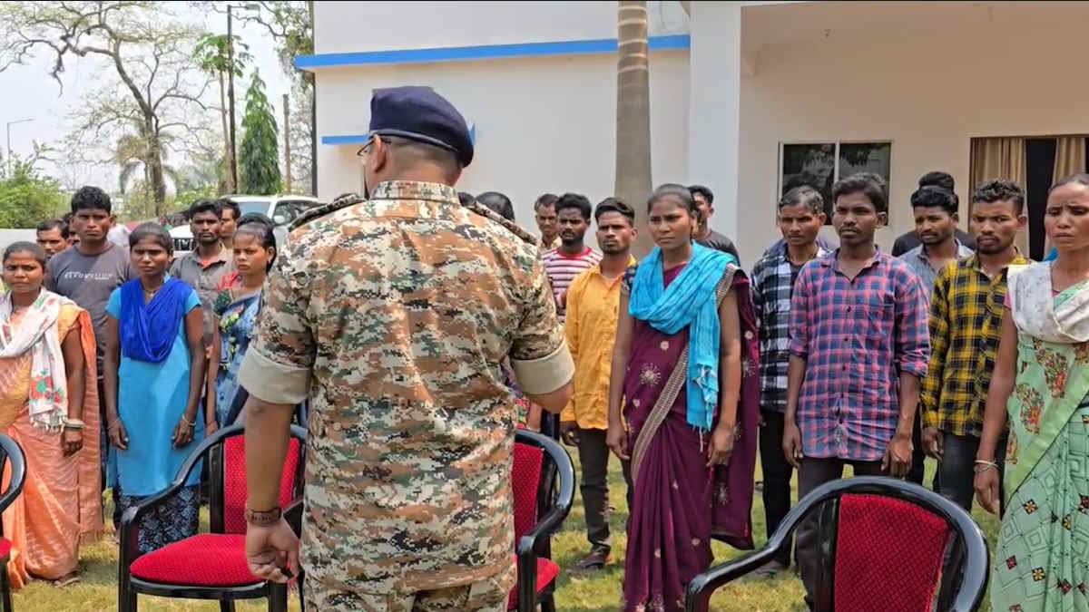 मुख्यमंत्री विष्णुदेव साय ने एक साथ 50 नक्सलियों के आत्मसमर्पण पर सुरक्षाबलों को दी बधाई, कहा- नई आत्मसमर्पण और पुनर्वास नीति का दिख रहा परिणाम