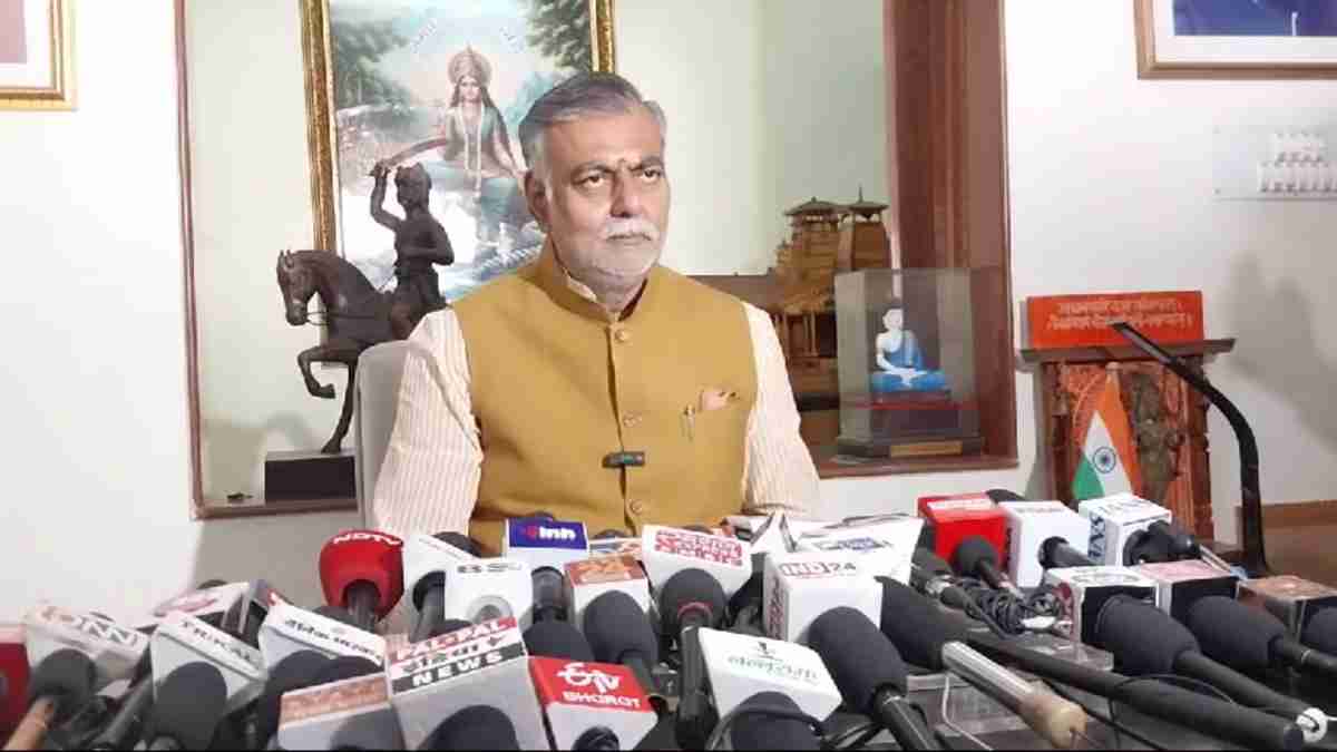 मंत्री की ‘भीख’ वाले बयान पर कांग्रेस करेगी प्रदर्शन, कहा- BJP नेता खा-खा कर मोटे हो गए, प्रह्लाद पटेल बोले- जीतू पटवारी को माफी मांगनी पड़ेगी