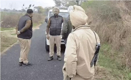 अमृतसर में पुलिस और गैंगस्टर के बीच मुठभेड़, आरोपी के पैर में गोली लगी