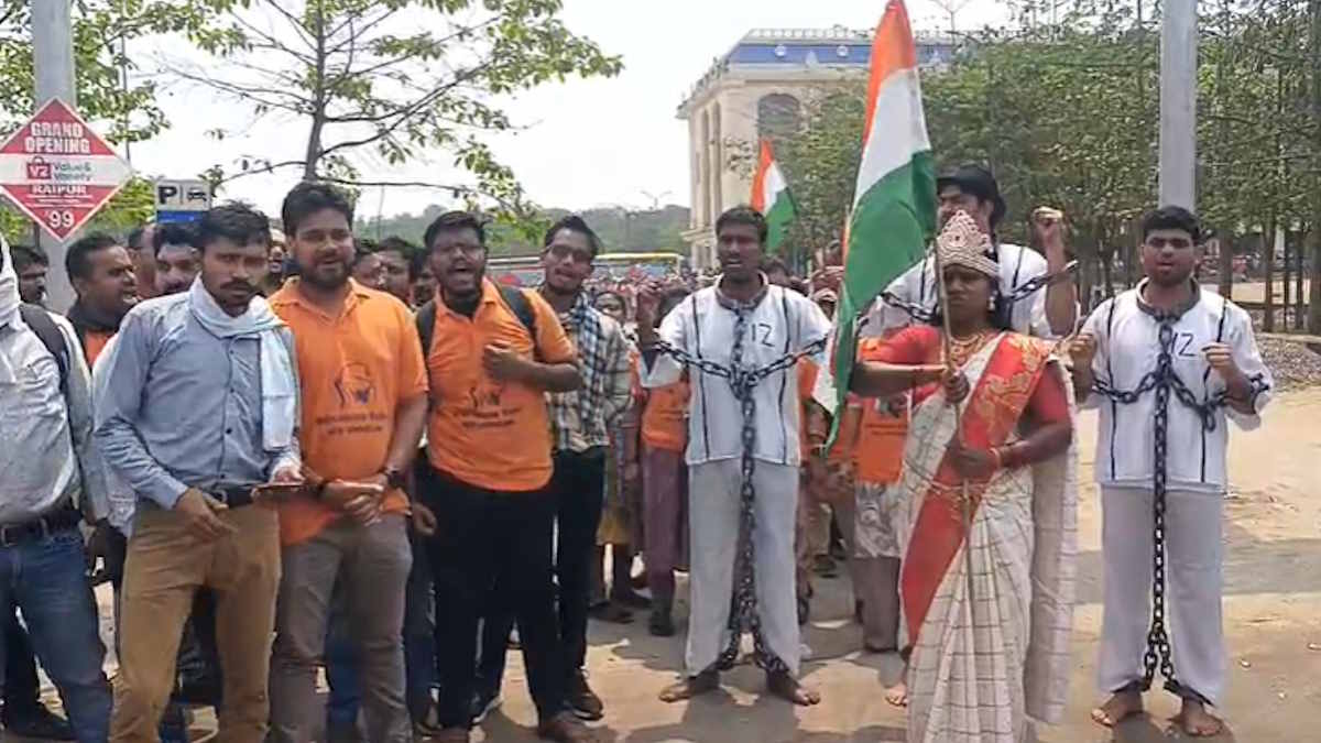 समायोजन की मांग कर रहे बीएड सहायक शिक्षक, भगत सिंह, राजगुरु और सुखदेव की वेशभूषा में निकाली रैली…