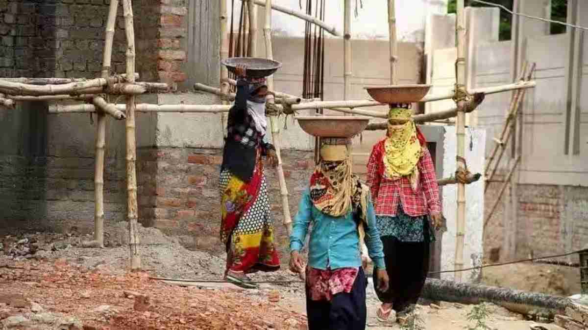 होली से पहले 21 लाख श्रमिकों को बड़ा गिफ्ट: न्यूनतम वेतन में हुई बढ़ोत्तरी, HC के फैसले के बाद आदेश जारी, जानिए अब कितने रुपए मिलेंगे?