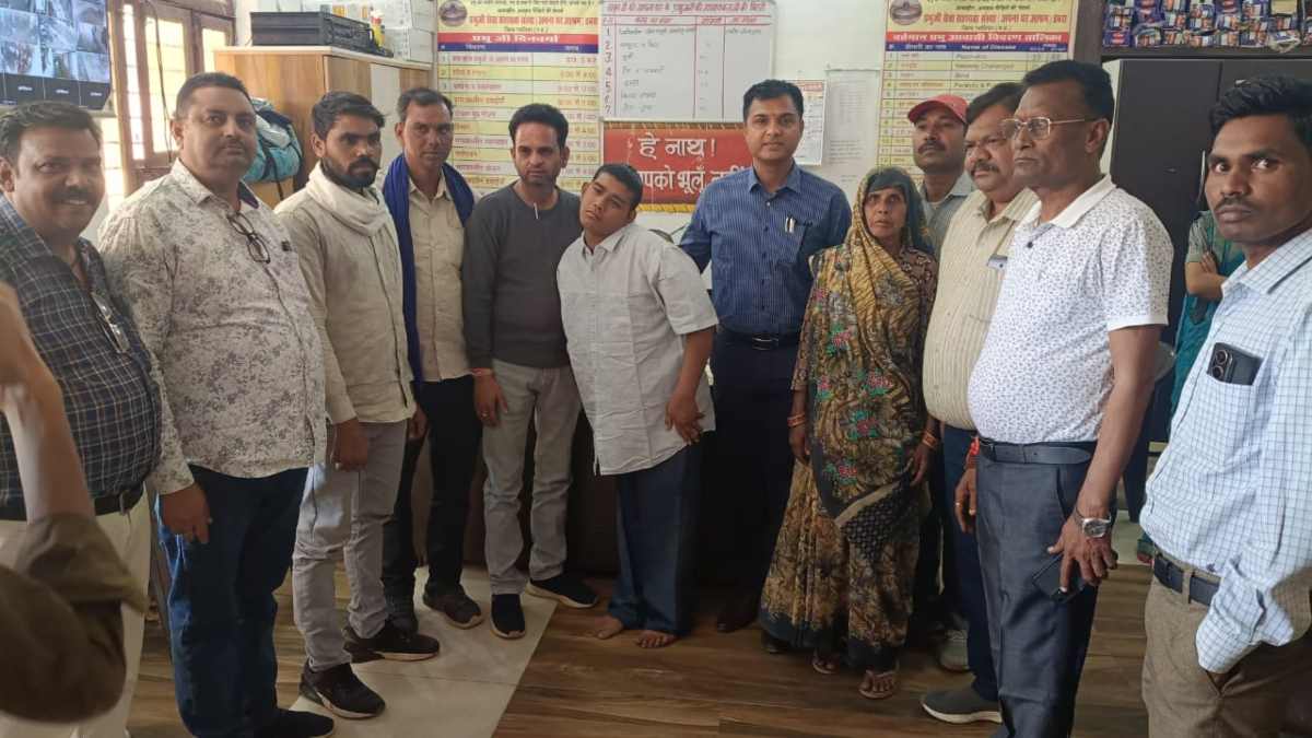 जिस बेटे को मृत समझा था वह 8 साल बाद मां से मिलाः आधार कार्ड ने ऐसे मिलाया