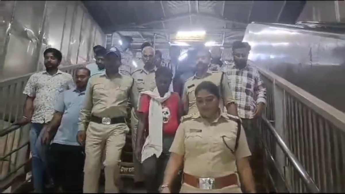 S-5 कोच से तीन यात्रियों को देख रुकी GRP, पूछा – ‘तुम तो..’ जवाब सुनते ही मच गया हड़कंप