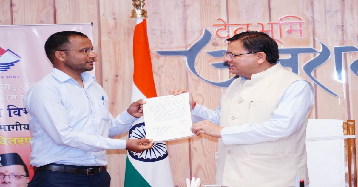 धामी ने सम्भागीय निरीक्षक अधिकारियों को बांटे नियुक्ति पत्र, कहा- राज्य में परिवहन के क्षेत्र में बहुत चुनौतियां, अपने कर्तव्यों का सही से निर्वहन करें