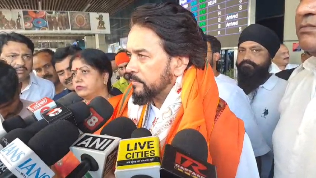‘अंबेडकर को घुट-घुट कर जीने पर किया मजबूर’, पटना पहुंचे अनुराग ठाकुर ने कांग्रेस पर बोला हमला, तेजस्वी को लेकर कह दी ये बड़ी बात