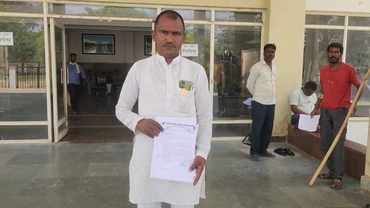 आंगनबाड़ी में गड़बड़ी: बिना नियुक्ति के मृतक सहायिका की भाभी कर रही काम, सरपंच ने कलेक्टर को आवेदन सौंप की ये मांग