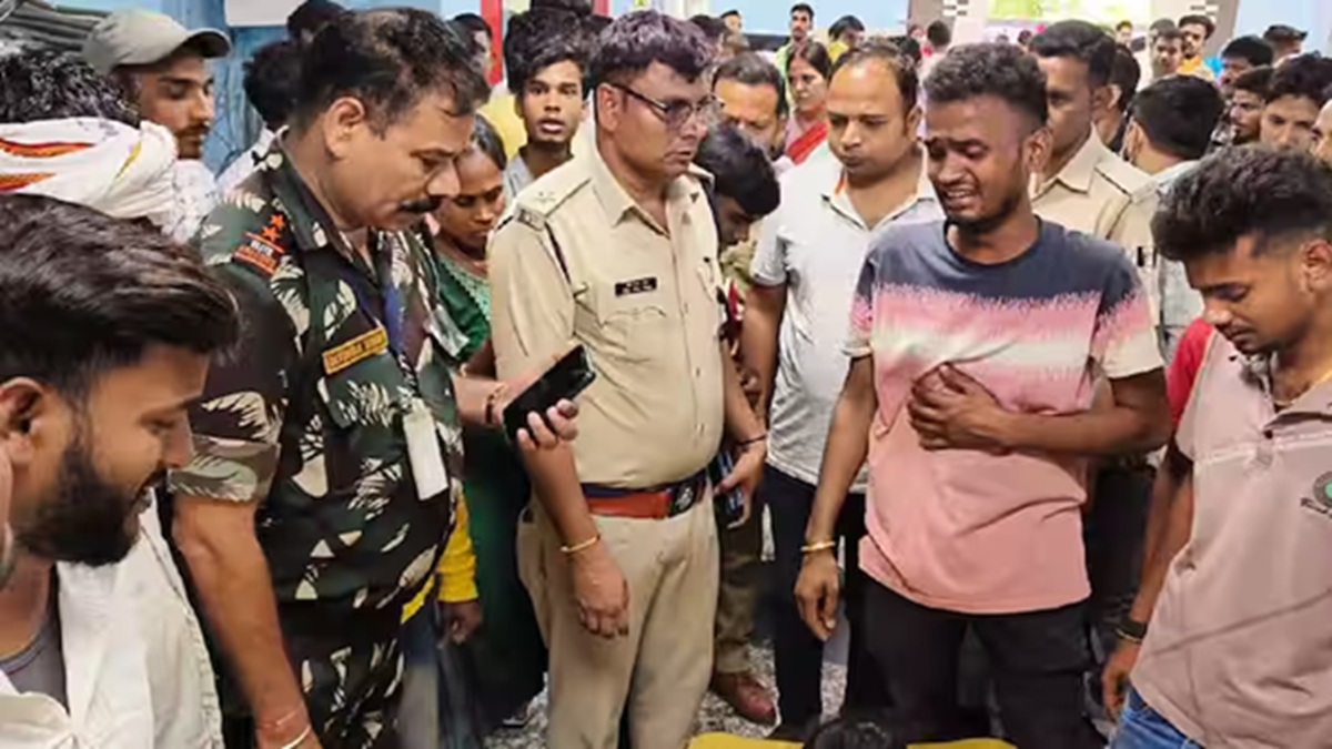 आरा में अपराधियों का तांडव, दिनदहाड़े ऑटो चालक को मारी 6 गोलियां, अस्पताल ले जाते समय बीच रास्ते में तोड़ा दम