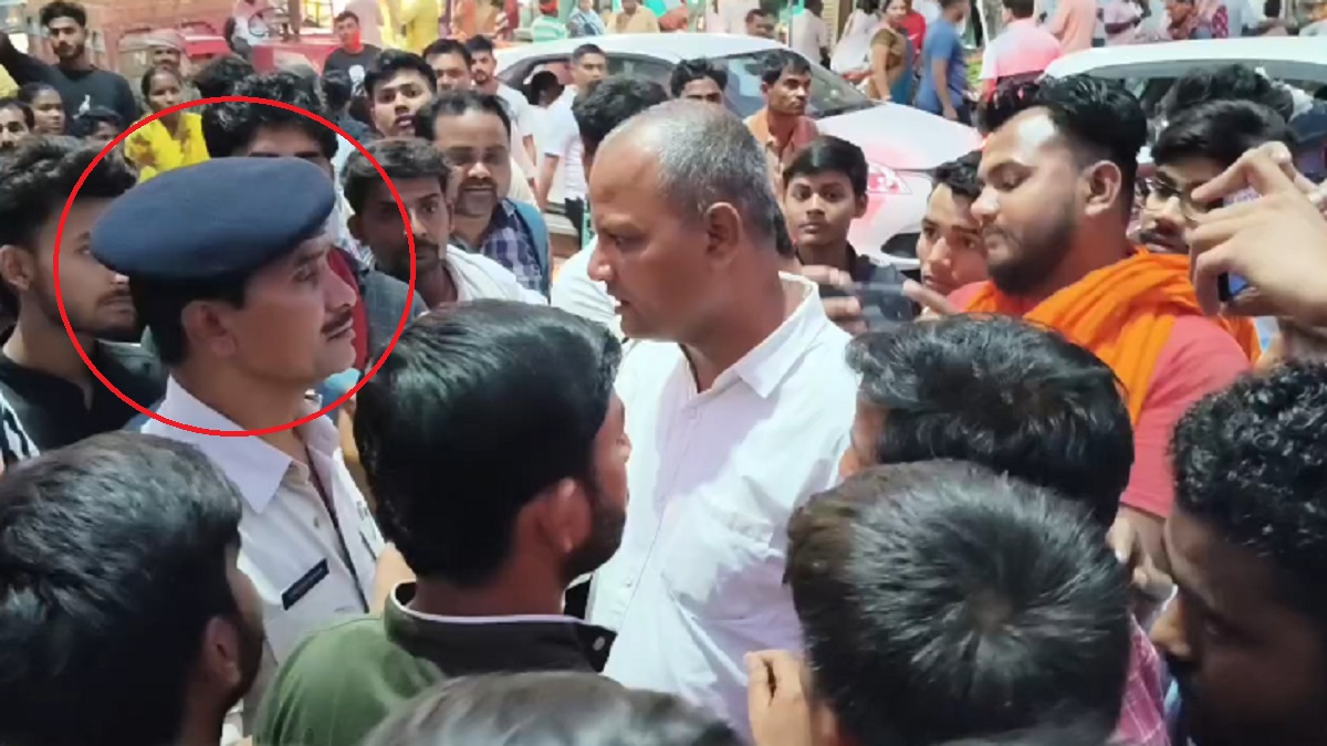 वाह रे बिहार पुलिस…500 घूस नहीं देने पर सब इंस्पेक्टर ने ट्रैक्टर चालक को पिटा, भड़के लोगों ने जाम किया सड़क