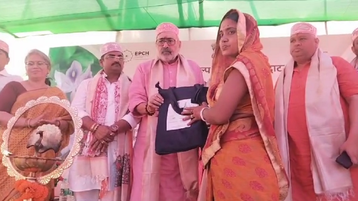 बेगूसराय में जलकुंभी शिल्प परियोजना का शुभारंभ, गिरिराज सिंह ने किया उद्घाटन, ग्रामीण महिलाओं को मिलेगा रोजगार