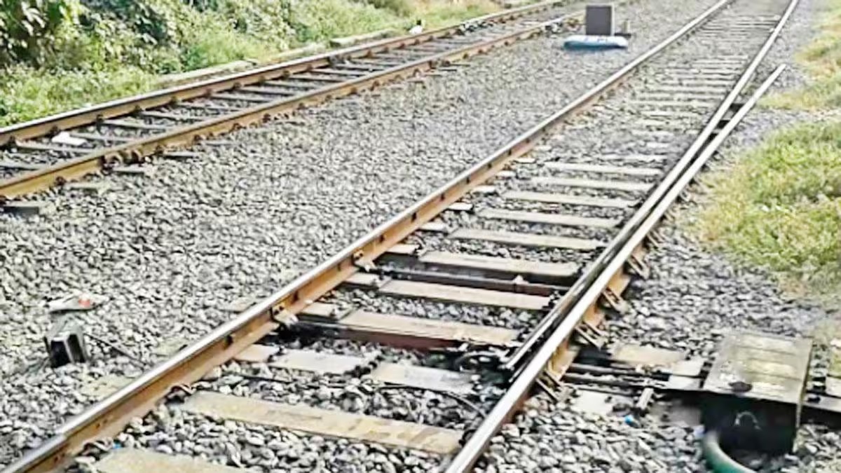 छपरा: पटरी के बीचों-बीच Reels बनाने में मशगूल थे युवक, ट्रेन आने की भी नहीं लगी भनक, चपेट में आने से दो युवकों की गई जान