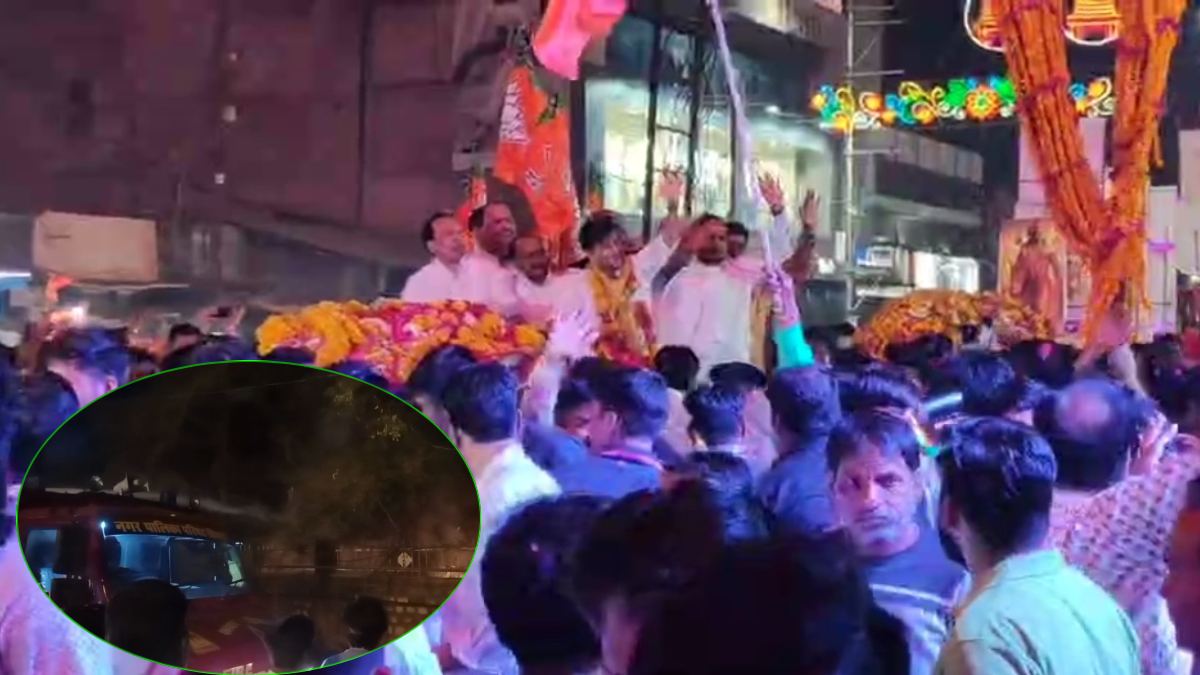 सिंधिया के रोड शो में आतिशबाजी से लगी आग: नपा ने कचरा उठाने के बजाए बाउंड्री के पीछे किया था डंप, बड़ा हादसा टला