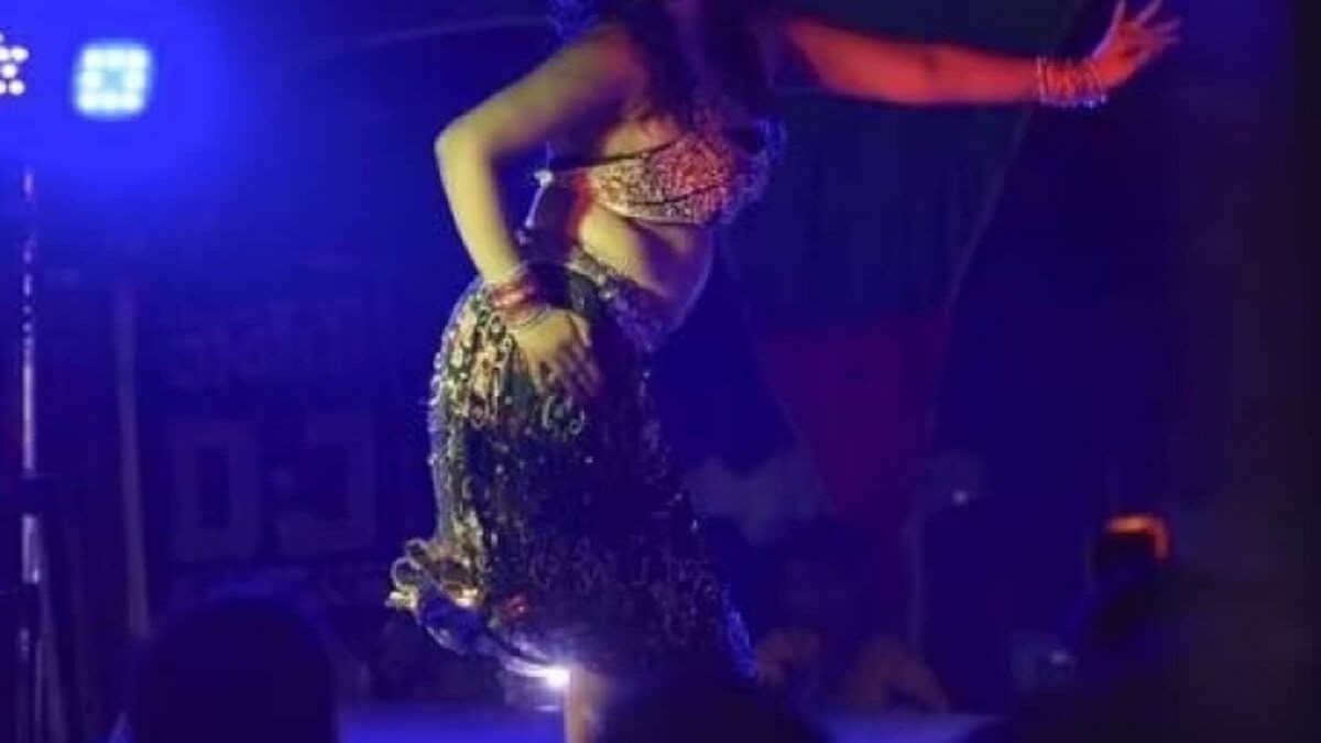 शमियाने में डांसर पर पैसे उड़ाने को लेकर आपस में भिड़े बाराती-साराती, जमकर चले लाठी और डंडे, दूल्हे के चाचा की मौत, कई बाराती घायल