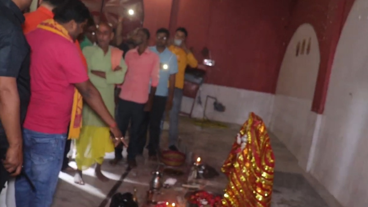 सुपौल: नवरात्र पर माहौल बिगाड़ने की कोशिश! असामाजिक तत्वों ने कलश तोड़ा और मूर्ती को पहुंचाया नुकसान, स्थानीय लोगों में भारी आक्रोश