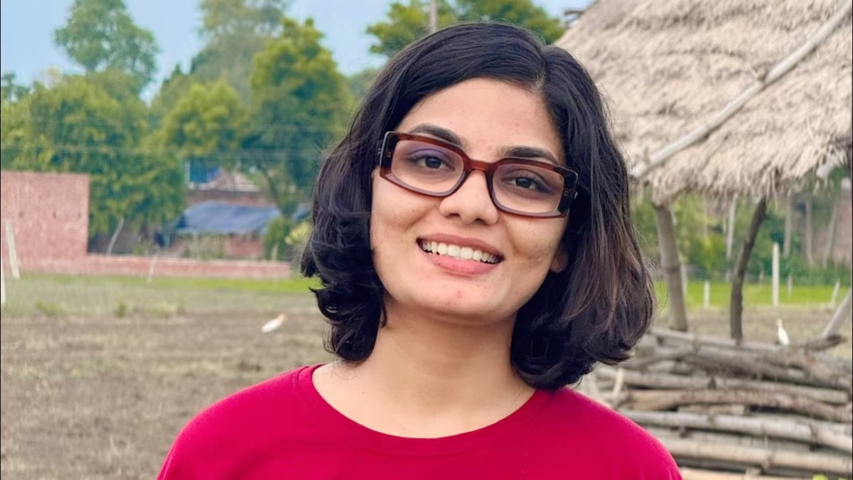 पाकिस्तान से मिली हुई है नेहा सिंह राठौर! लखनऊ के बाद अब पटना में भी लोक गायिका के खिलाफ FIR दर्ज, गिरफ्तारी की मांग