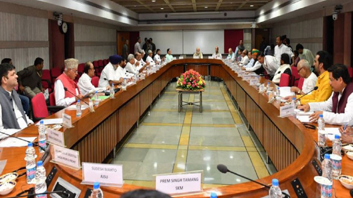पहलगाम आतंकी हमलाः सरकार ने आज बुलाई सर्वदलीय बैठक, पाकिस्तान के खिलाफ सैन्य कार्रवाई को लेकर बनेगी एक राय, राजनाथ सिंह ने विपक्षी दलों से की बात
