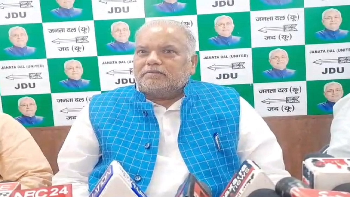 वक्फ बिल पर कुछ भी बोलने से बचते नजर आए मंत्री श्रवण कुमार, लालू यादव को बताया बड़ा नेता