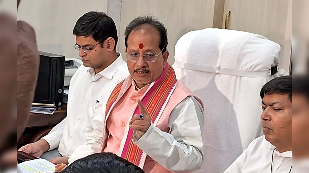 ‘NDA सरकार में व्यापारी बन रहे माफिया’, राजस्व वसूली में टूटे सभी रिकॉर्ड, विजय सिन्हा ने दी जानकारी, टॉप पर रहा ये जिला