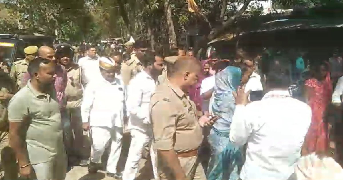 ‘शराब दुकान हटाओ नहीं तो…’, युवक ने किया हाई वोल्टेज ड्रामा, पेट्रोल की बोतल लेकर घुसा अंदर, फिर जो हुआ…
