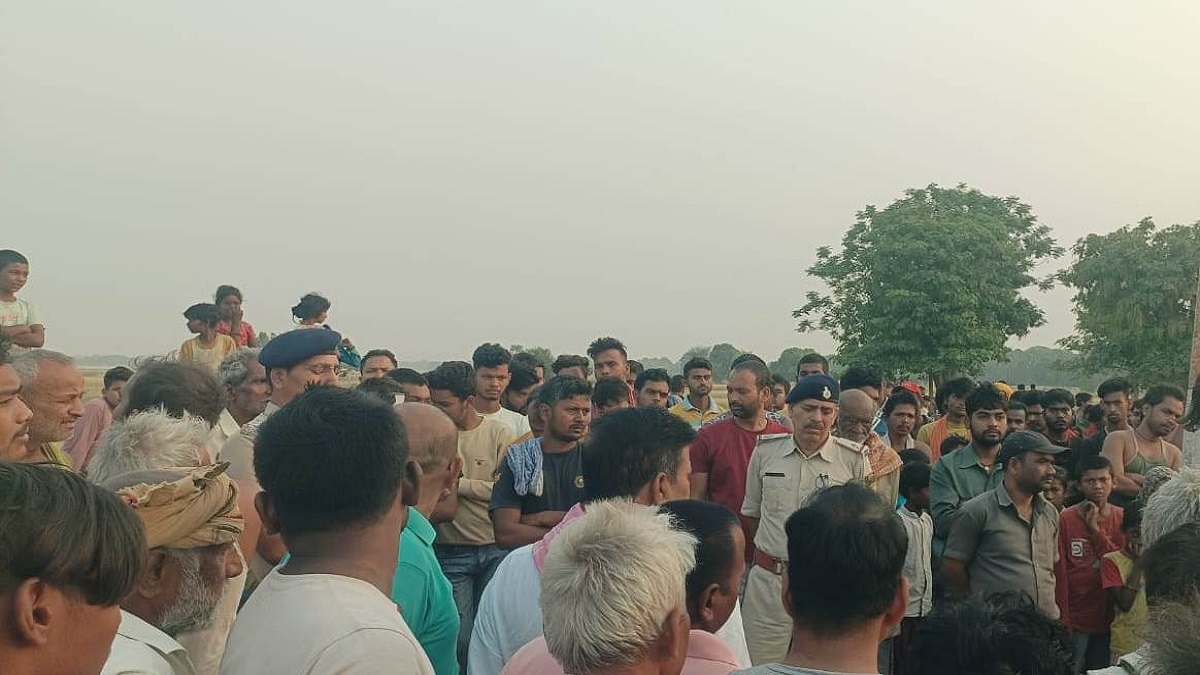 सुबह-सुबह टहलने निकले थे लोग, पोल पर युवक का लटकता शव देख उड़े होश, प्रेम-प्रसंग में हत्या की आशंका