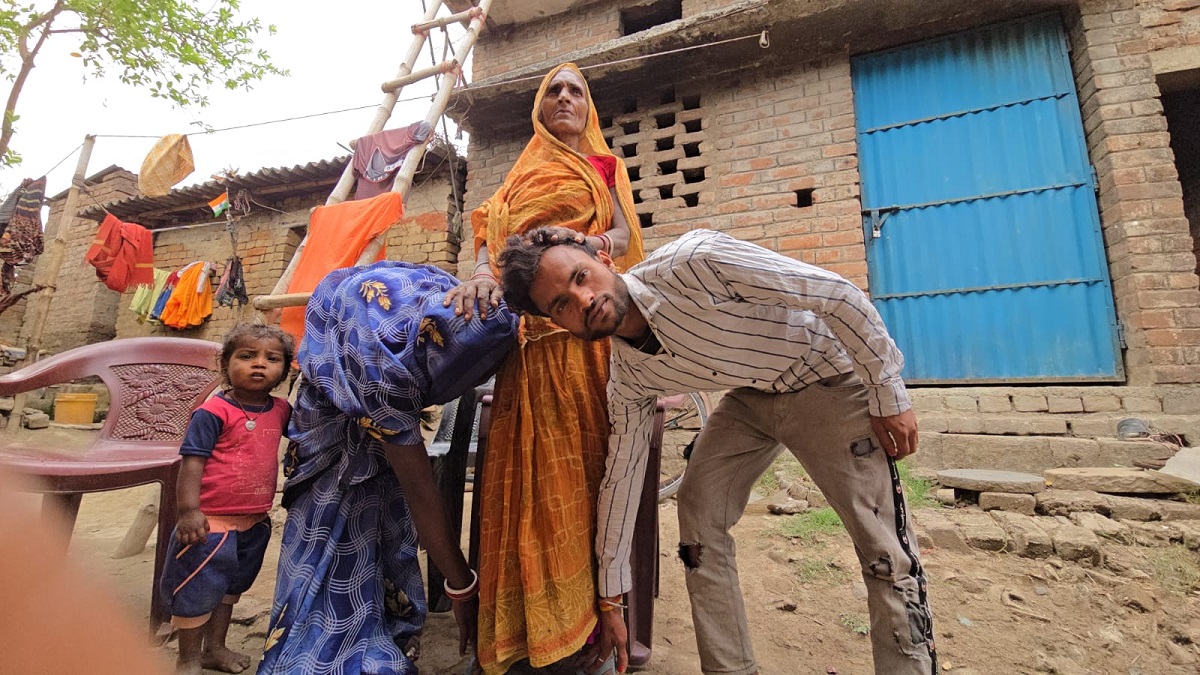 हुस्न हाजिर है मोहबब्त की सजा पाने को…शादी के बाद भी कम नहीं हुआ प्यार, सास की सहमती से बहू और प्रेमी की शादी बनी चर्चा का विषय