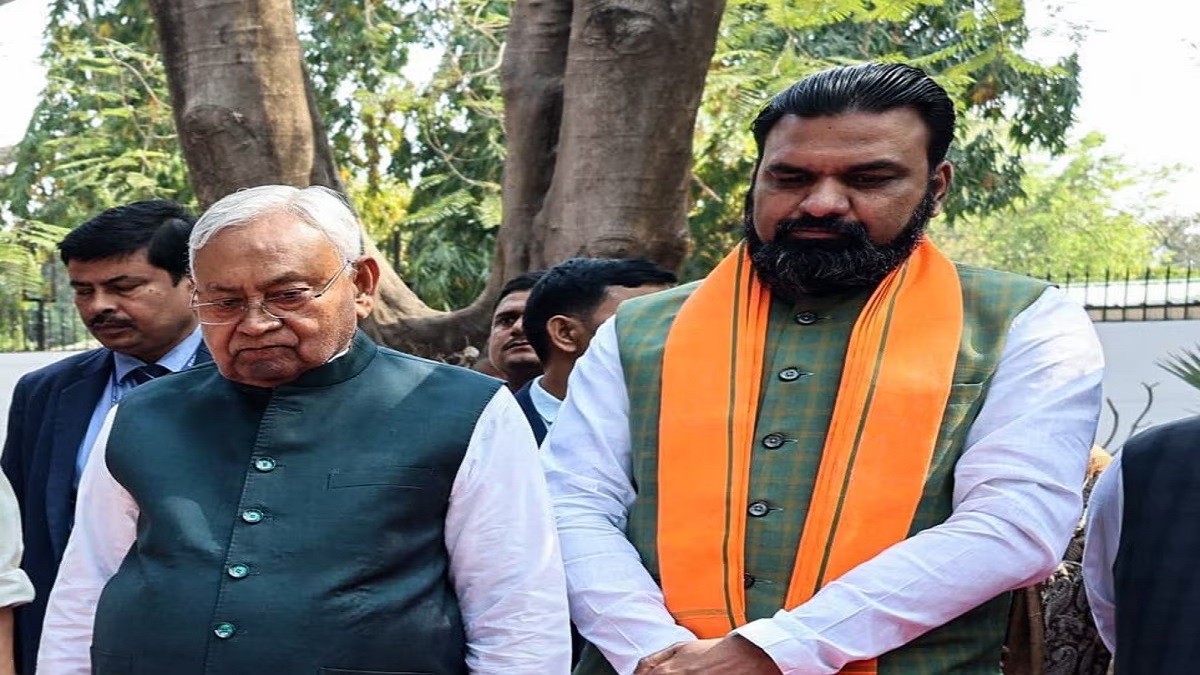 Bihar Breaking: बिहार में इस बार किसके साथ होगा खेला? अचानक सीएम नीतीश से मिलने पहुंचे बीजेपी के कई बड़े नेता