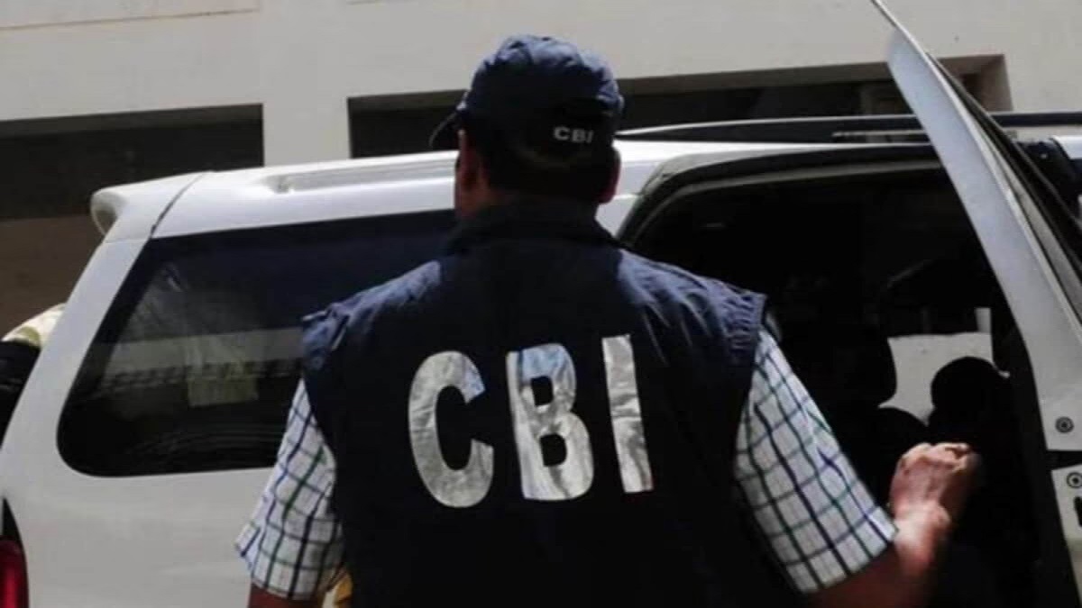 सहकर्मी के खाते में जमा होती थी अवैध कमाई…रोहतास में CBI और रेल विजिलेंस टीम की ताबड़तोड़ छापेमारी, रेलवे के बड़े अधिकारी समेत 3 गिरफ्तार