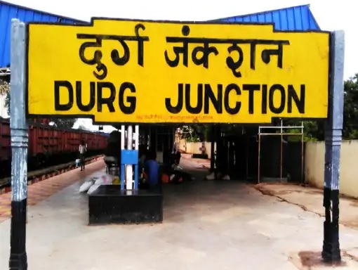 लल्लूराम डॉट कॉम की खबर का असर, फिर दुर्ग रेलवे स्टेशन पहुंचे Sr DCM… यात्रियों से पूछ रहे समस्या