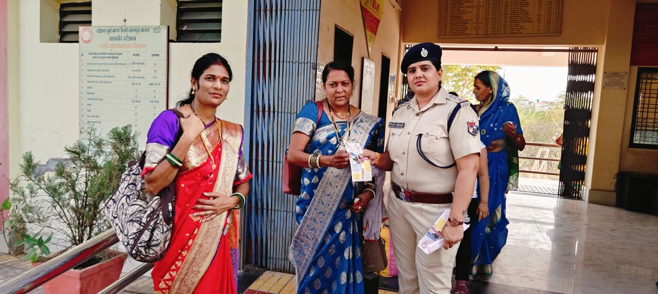 Raipur Railway News: रायपुर रेलवे स्टेशन में लगेज स्कैनर का कोई काम नहीं ? RPF ने निभाई दोस्ती, 12 वेंडर्स के कार्ड लिए फाइन वसूला सिर्फ 4 से… Sr.DCM को अवैध वेंडर्स दिखते है, RPF और CI को नहीं
