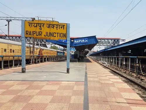 रेल मंत्री जी… रायपुर रेलवे स्टेशन के 24 टी स्टॉल, फ्रूट ट्रॉली और पुड़ी सब्जी स्टॉल अवैध, कौन करेगा कार्रवाई ?