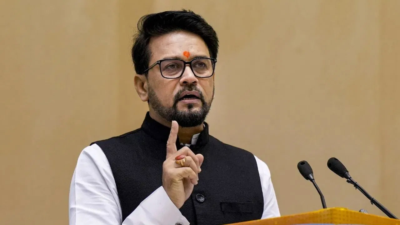 National Herald Case: अनुराग ठाकुर का कांग्रेस पर हमला, कहा- जब भी हम नेशनल हेराल्ड के बारे में बात करते हैं, तो कांग्रेस पार्टी के पूरे…..