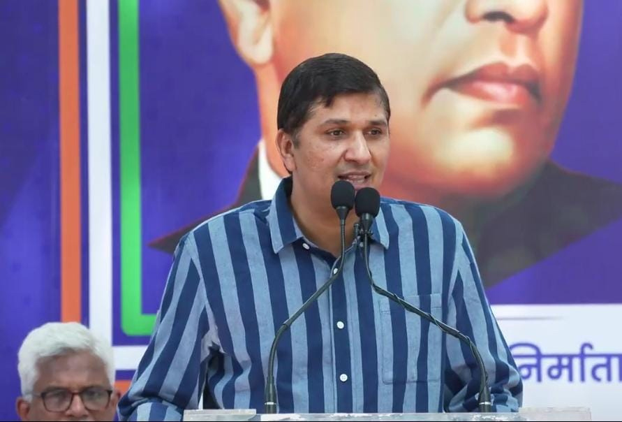 Delhi: अंबेडकर जयंती पर फिर उठा तस्वीर वाला मुद्दा, AAP का निशाना, कहा- BJP नेताओं के न दिल में जगह,न दीवारों पर…