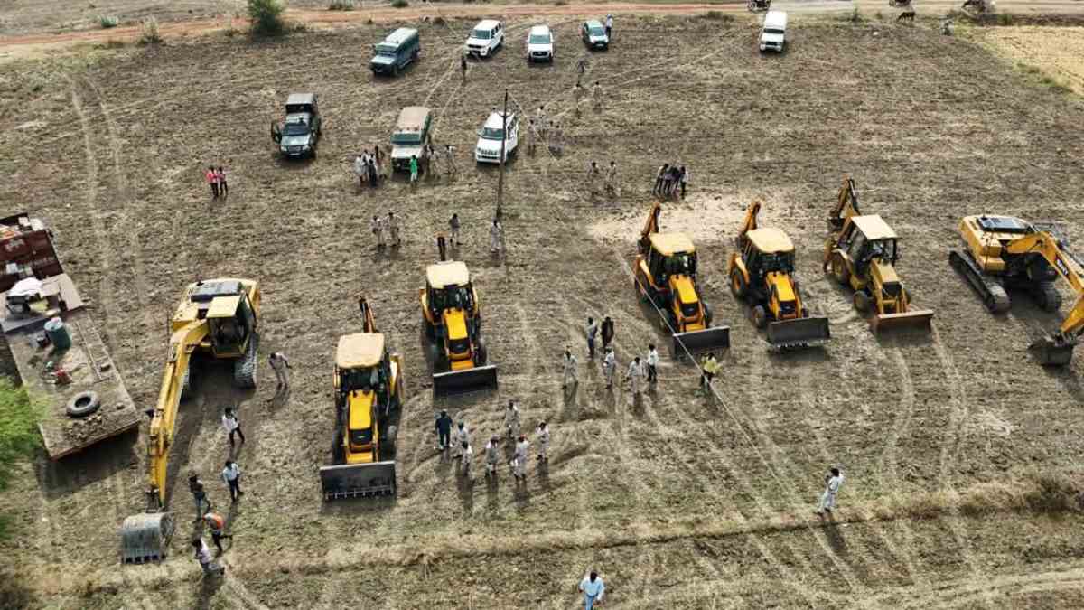 वन विभाग का बड़ा एक्शन: एक साथ 20 बुलडोजर को देख थर्राया इलाका: 39 सेक्टर भूमि को इस तरह अवैध कब्जे से कराया मुक्त