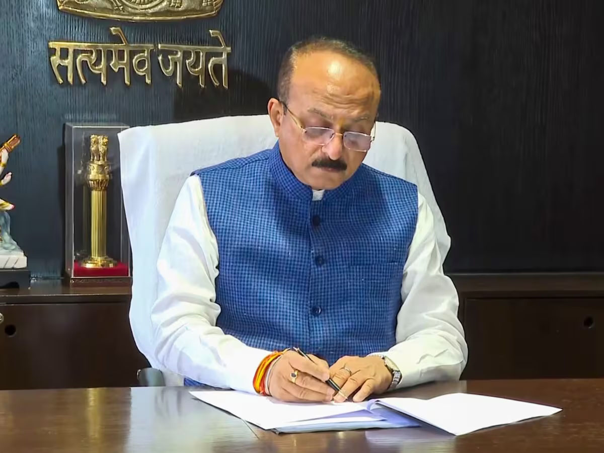 दिल्ली सरकार ने दिखाई सख्ती, मनमानी फीस बढ़ाने वाले स्कूलों पर एक्शन, कमेटी का किया गठन