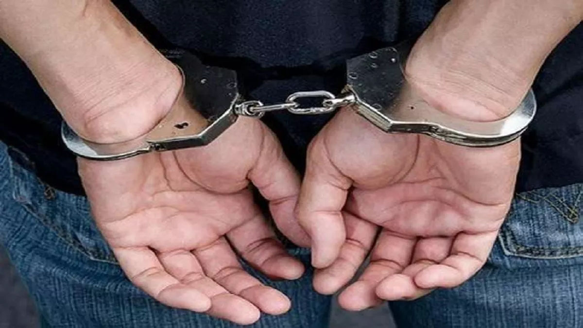 स्कूली बच्चियों के सामने 68 साल का बुजुर्ग कर रहा था अश्लील हरकत, गिरफ्तार