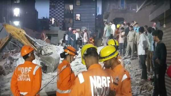 दिल्ली के न्यू मुस्तफाबाद में भरभराकर गिरी 4 मंजिला इमारत, 4 की मौत, कई लोग दबे, रेस्क्यू जारी