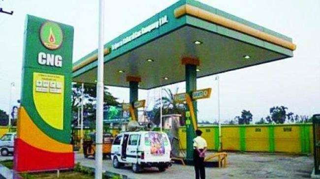 CNG Price Hike: दिल्ली-NCR वालों को लगा तगड़ा झटका, CNG हुई में 1 से 3 रुपये रुपये महंगी