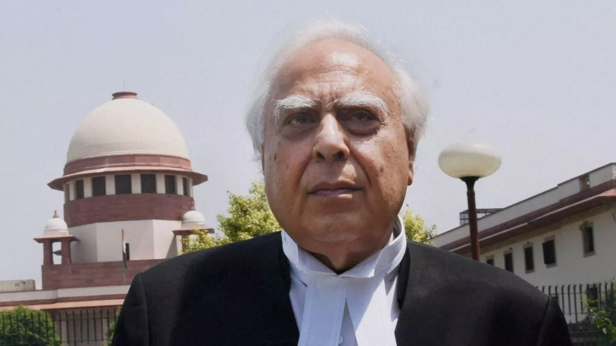 वक्फ काननू के खिलाफ दायर याचिकाओं पर जल्द हो सुनवाई, सुप्रीम कोर्ट पहुंचे कपिल सिब्बल को CJI ने याद दिलाई कानून व्यवस्था