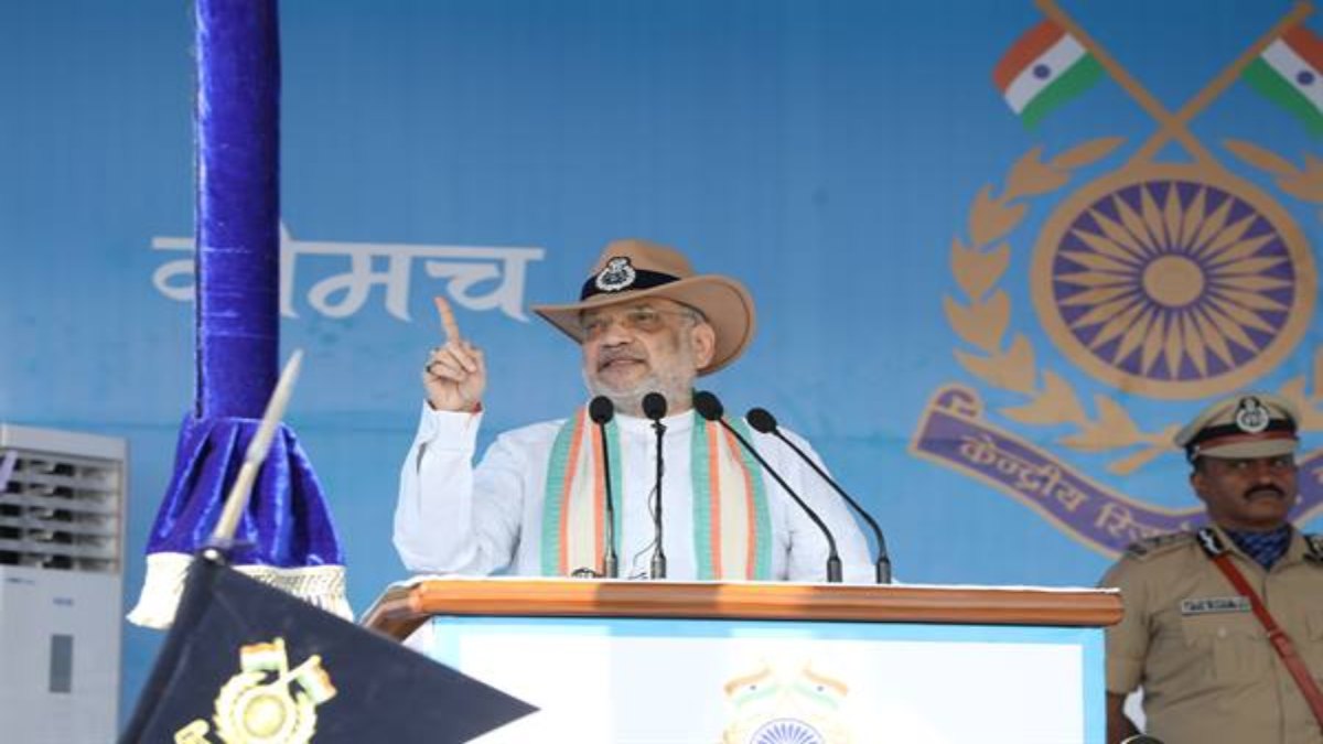 ‘जहां CRPF वहां चिंता की कोई बात नहीं’, नीमच में अमित शाह बोले- 2026 तक देश नक्सलवाद से होगा मुक्त, राष्ट्र सुरक्षा के लिए जवानों ने वीरता का प्रदर्शन कर दिया बलिदान
