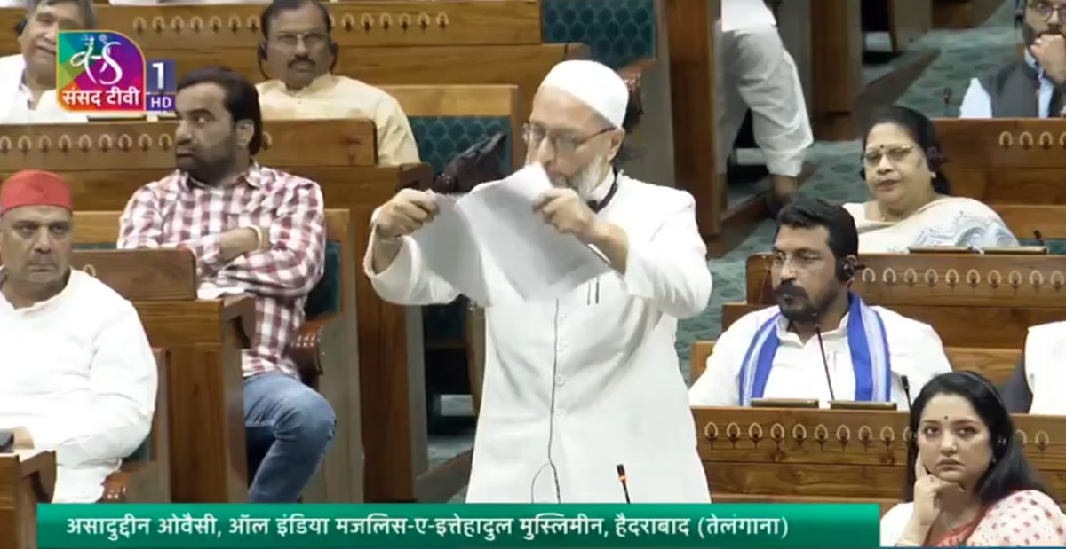 ‘मैं वक्फ बिल को फाड़ता हूं…’, संसद में चर्चा के दौरान असदुद्दीन ओवैसी ने संशोधन बिल को फाड़ा, बोले- इसका मकसद मुसलमानों को जलील करना