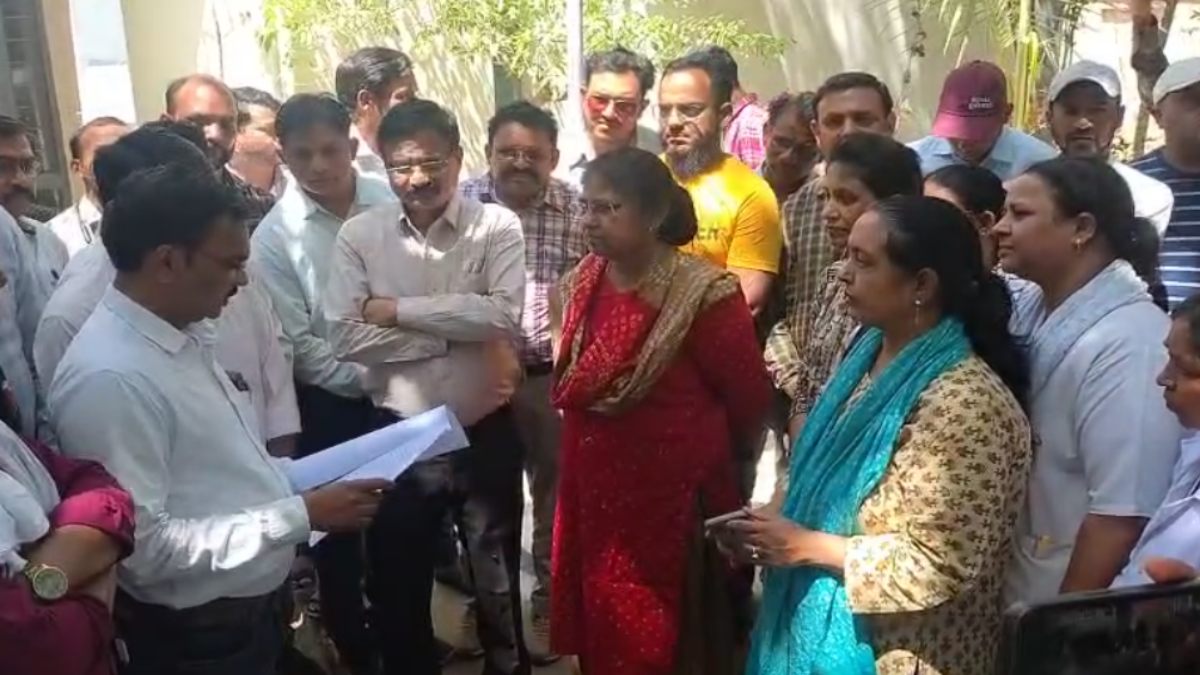 MP में संविदा स्वास्थ्य कर्मचारी संघ ने खोला मोर्चा: शिवराज सरकार के वादों को पूरा करने की मांग, अनिश्चितकालीन हड़ताल का ऐलान