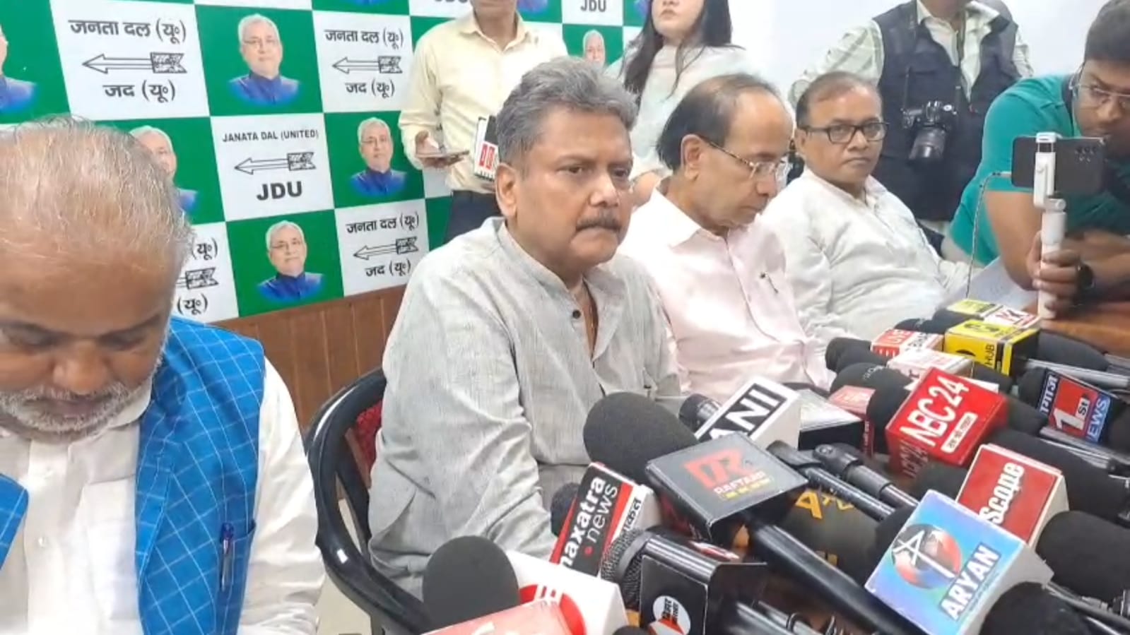 Bihar News : शिक्षा सुधार पर मंत्री का बड़ा प्लान,   सरकारी स्कूलों में एडमिशन को लेकर चला रहा अभियान…